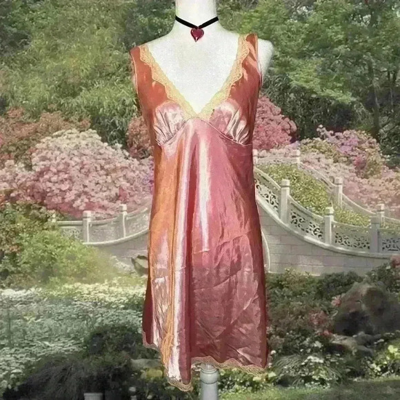Y2k 90s Satin Victoria’s Secret  Pink Slip With Beige Lace Size Small - Picture 1 of 9